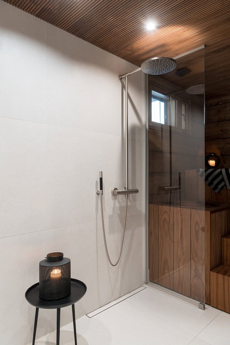 Bathroom general lighting with flush-mounted spotlights in the ceiling, can be dimmed and adjusted to a warm shade